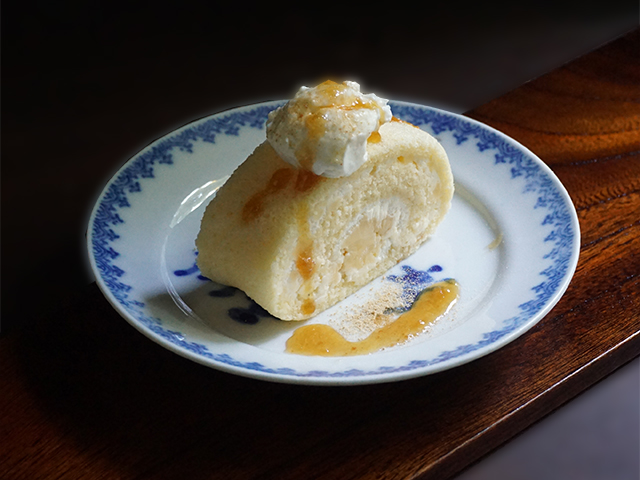 CAFE HAYASHI 味噌キャラメルソースのロールケーキ