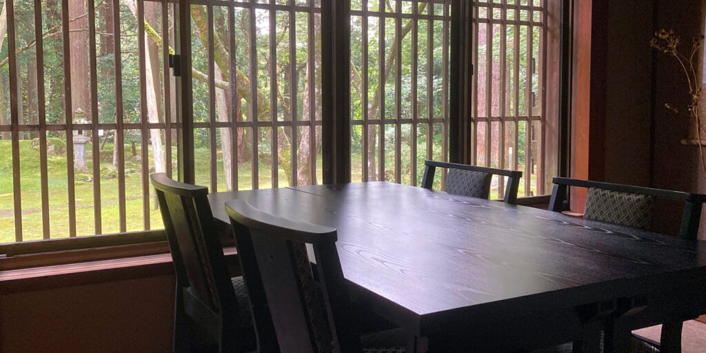 CAFE HAYASHI 前庭（苔庭）を眺める個室