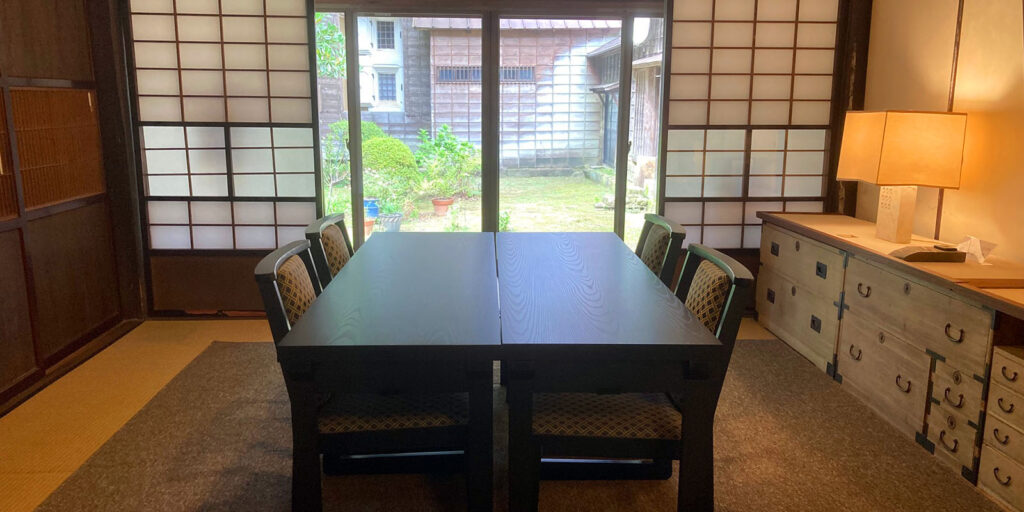 CAFE HAYASHI 中庭を眺める個室